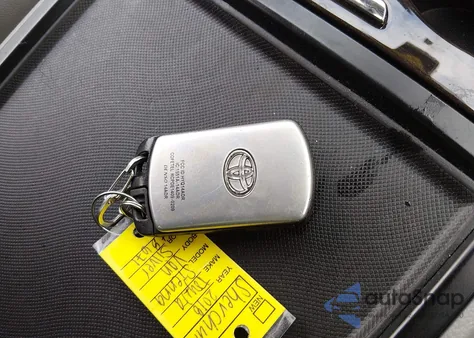 2018 Toyota Sienna Xle 8 Passenger z USA, uszkodzony, nr VIN 5TDYZ3DC4JS940590